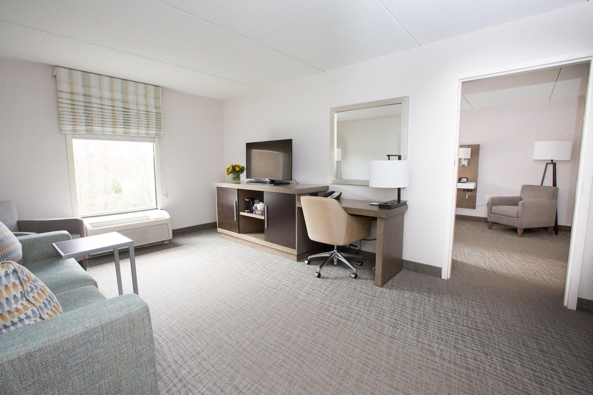 Hampton Inn Raynham-Taunton Exterior photo