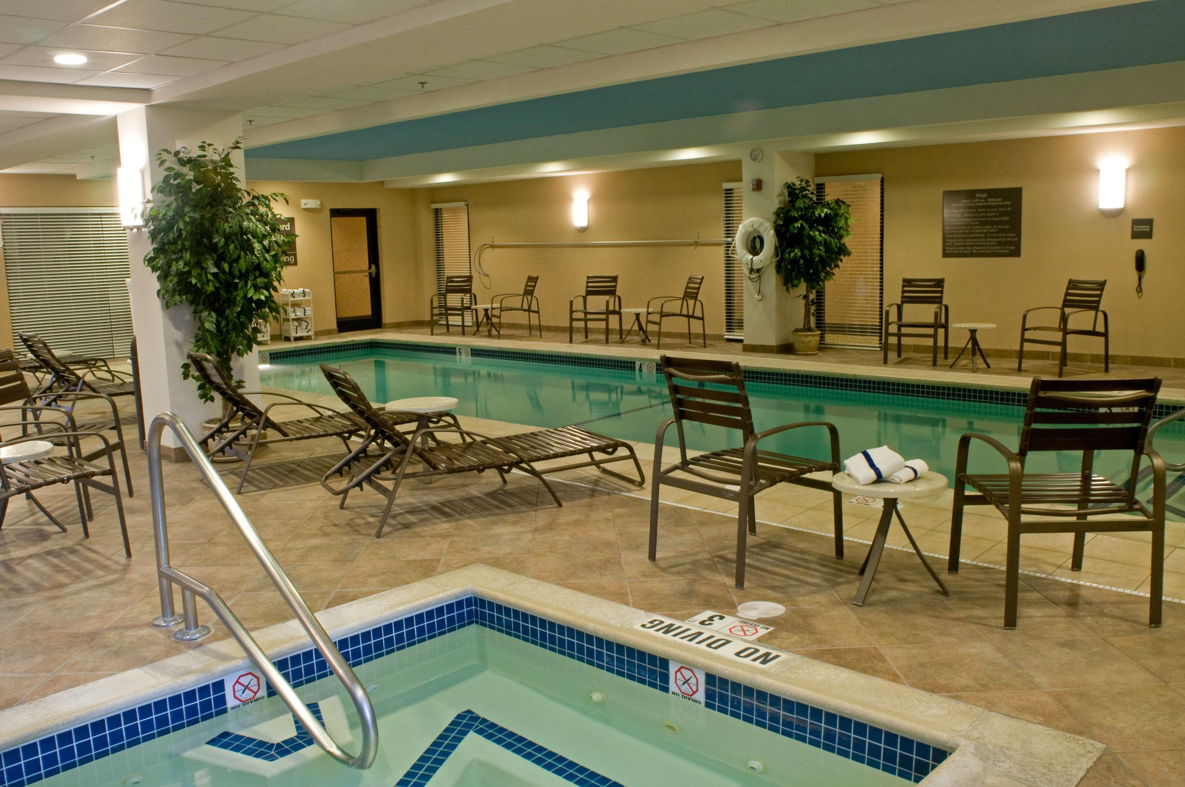 Hampton Inn Raynham-Taunton Exterior photo