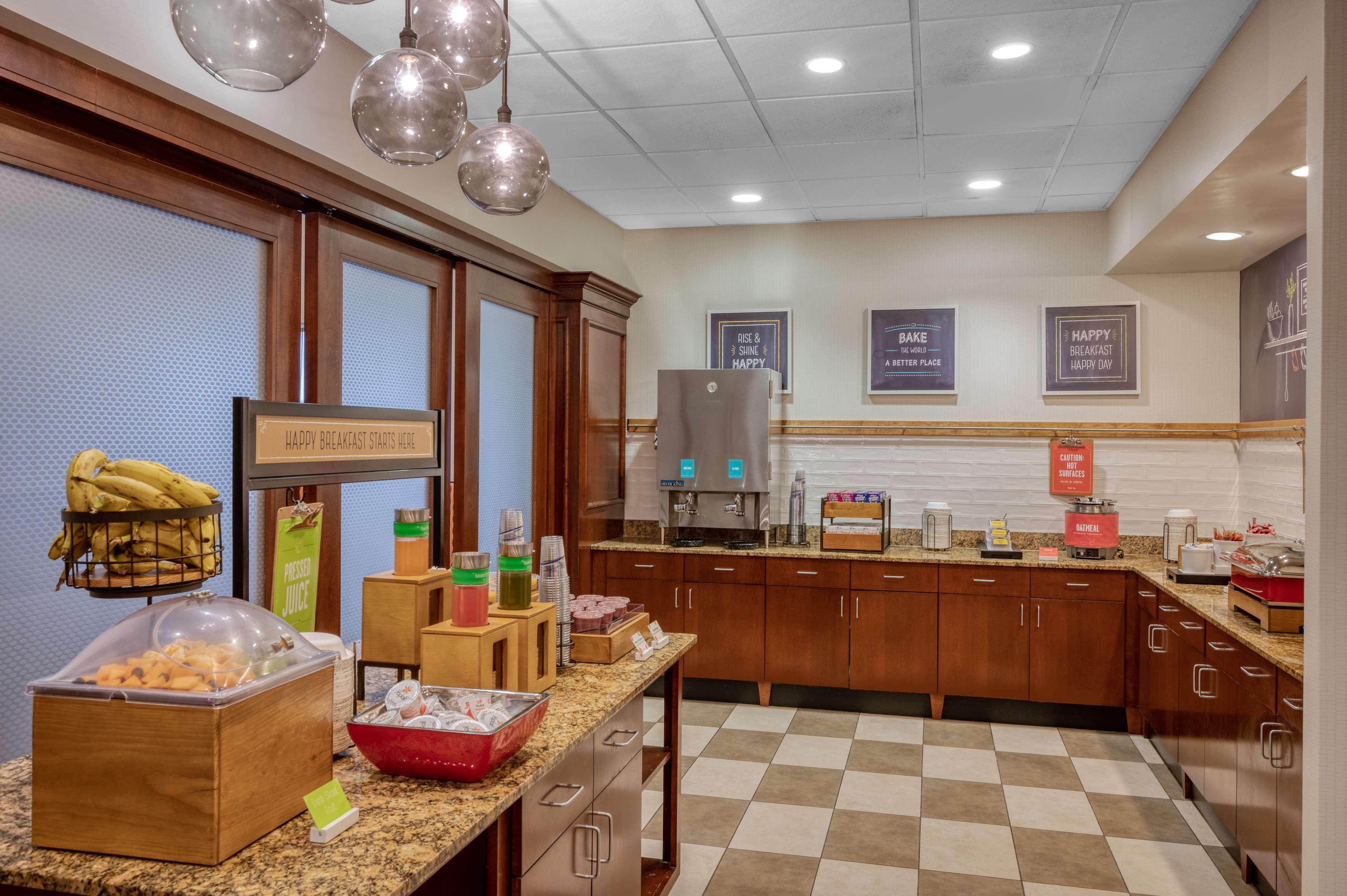 Hampton Inn Raynham-Taunton Exterior photo