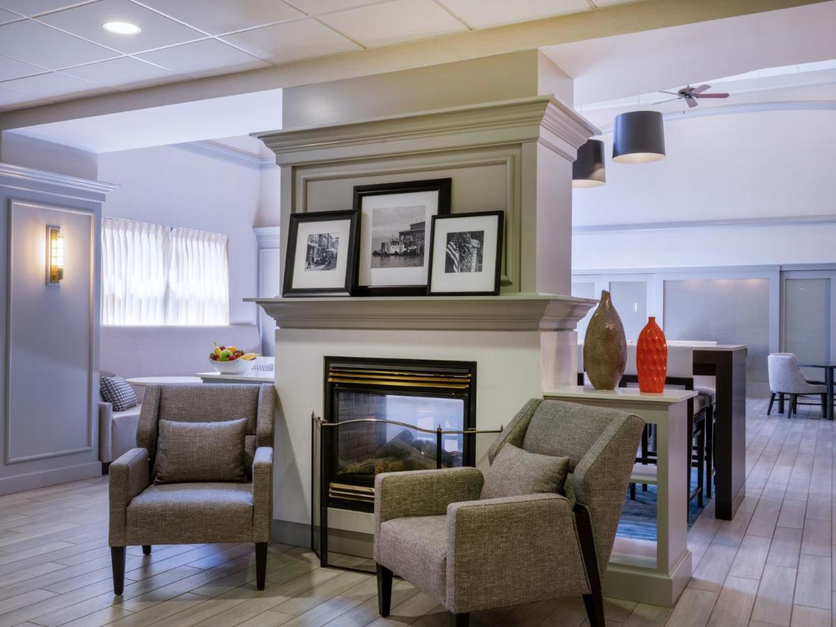 Hampton Inn Raynham-Taunton Exterior photo