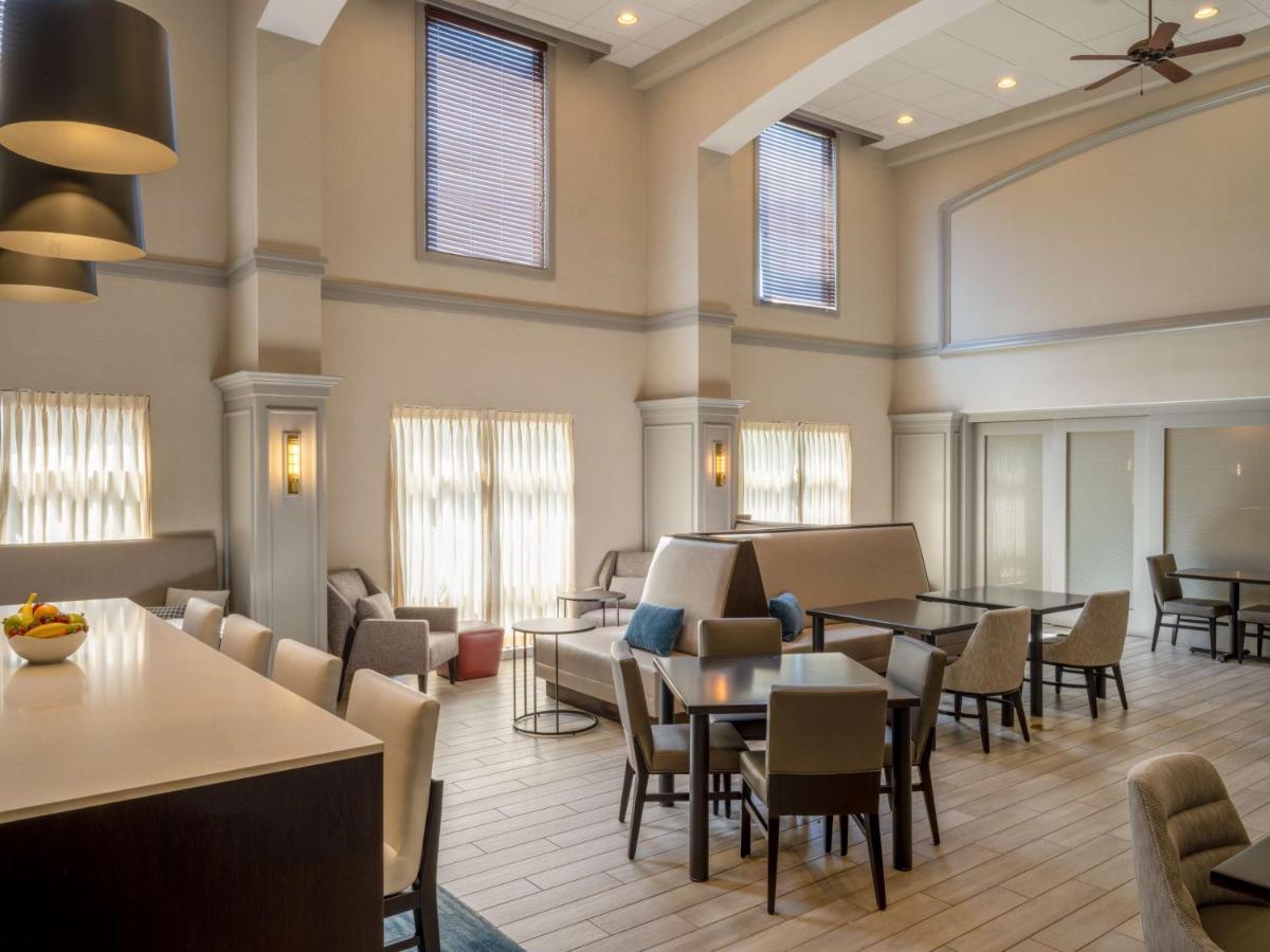 Hampton Inn Raynham-Taunton Exterior photo