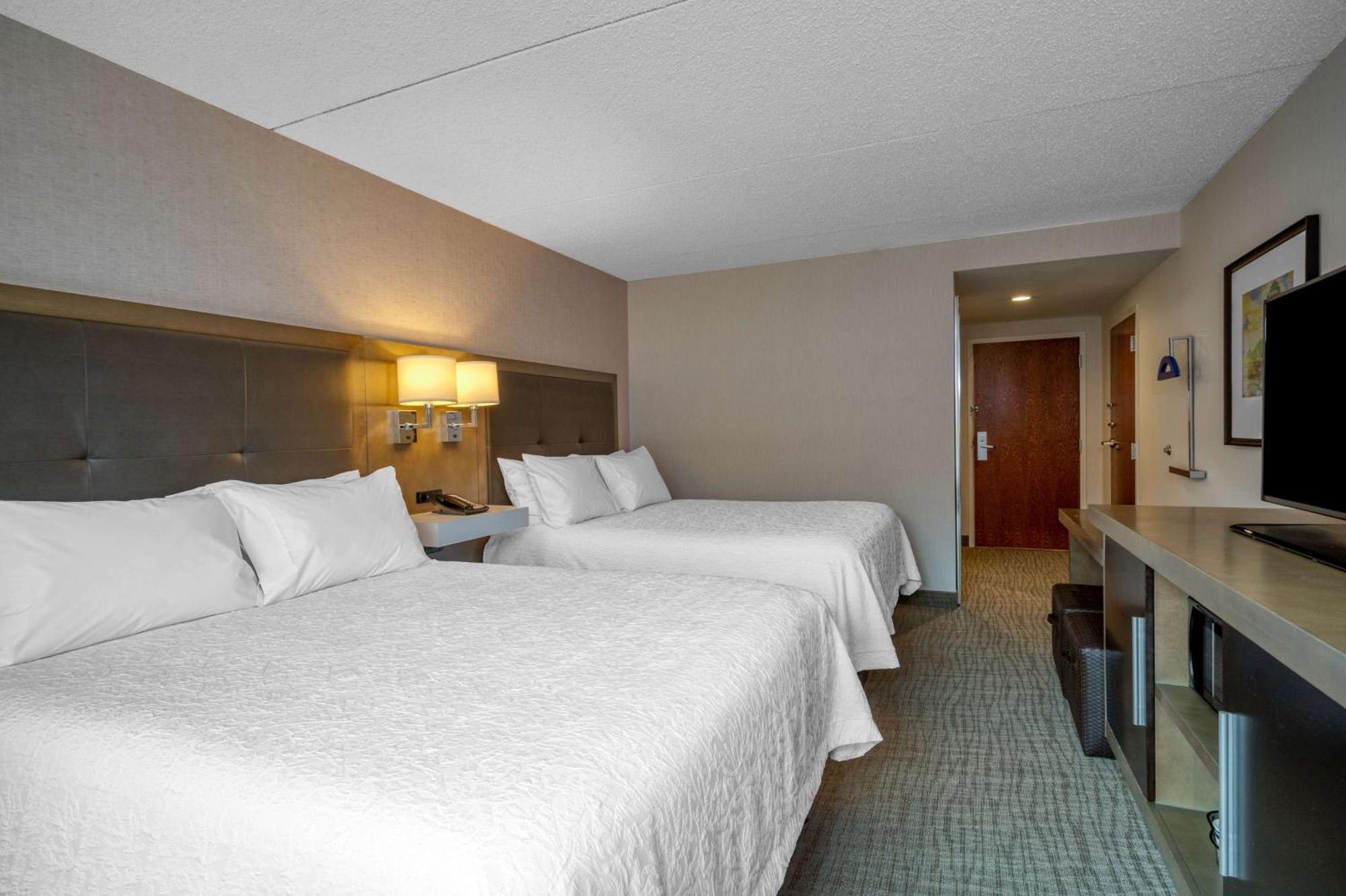 Hampton Inn Raynham-Taunton Exterior photo