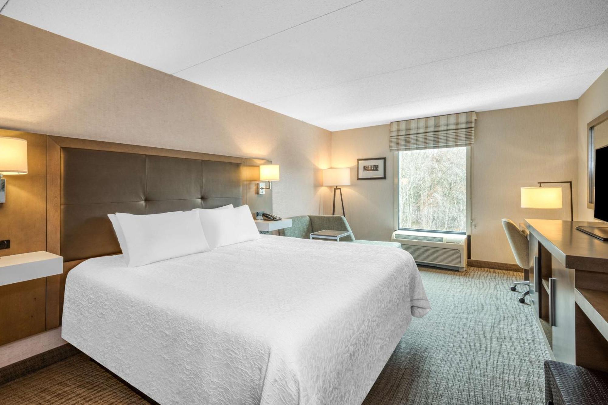 Hampton Inn Raynham-Taunton Exterior photo