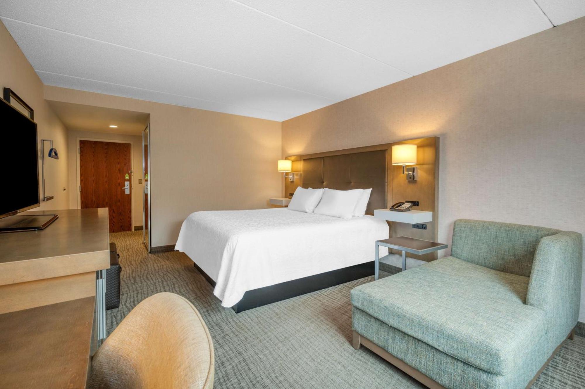 Hampton Inn Raynham-Taunton Exterior photo