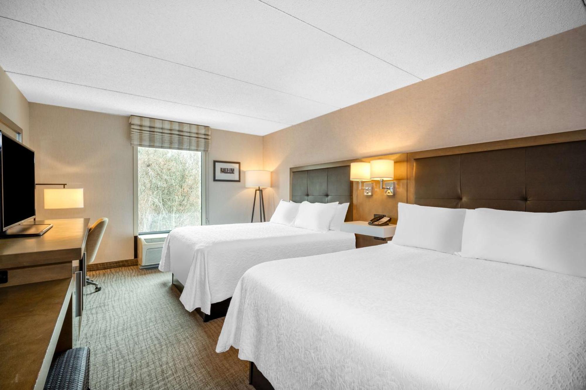 Hampton Inn Raynham-Taunton Exterior photo